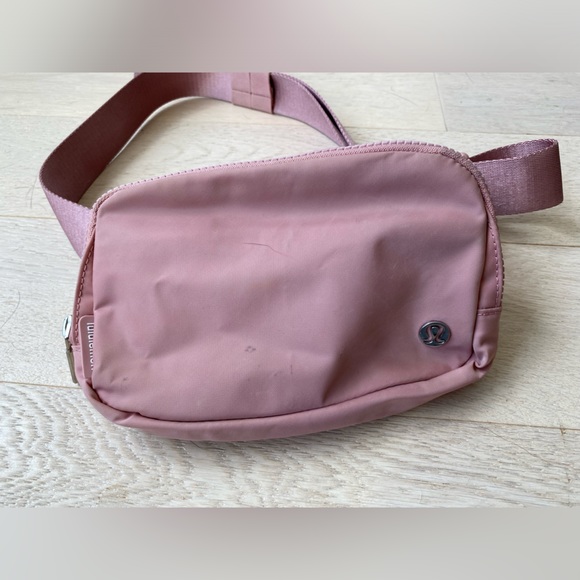Lululemon Everywhere Belt Bag - Picture 3 of 4